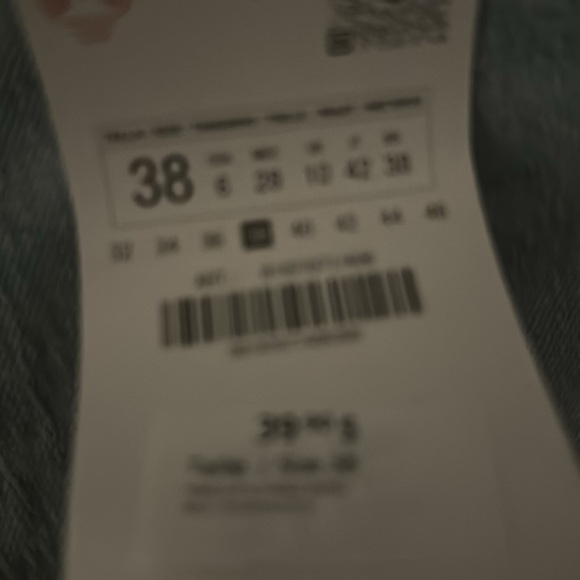 Brand new Zara shorts too big - Picture 2 of 2